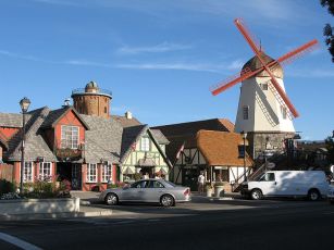 800px-Solvang,_California_-_panoramio