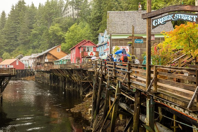 1024px-Calle_histórica_Creek,_Ketchikan,_Alaska,_Estados_Unidos,_2017-08-16,_DD_52